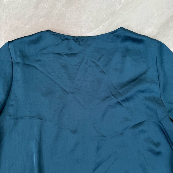 Women’s Vince Camuto Tie Front Elastic Cuff Long Sleeve V-Neck Top Medium - Picture 10 of 15